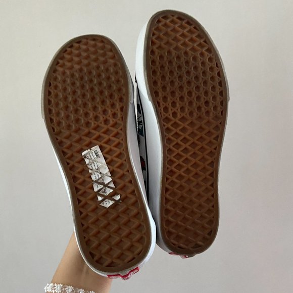 Red Roses - Picture 5 of 6